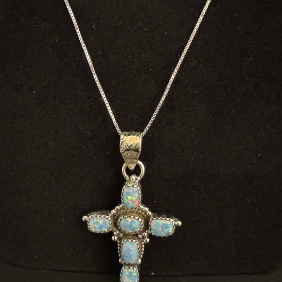 Elegant sterling ‎ Silver Opal Cross Pendant - Picture 3 of 6